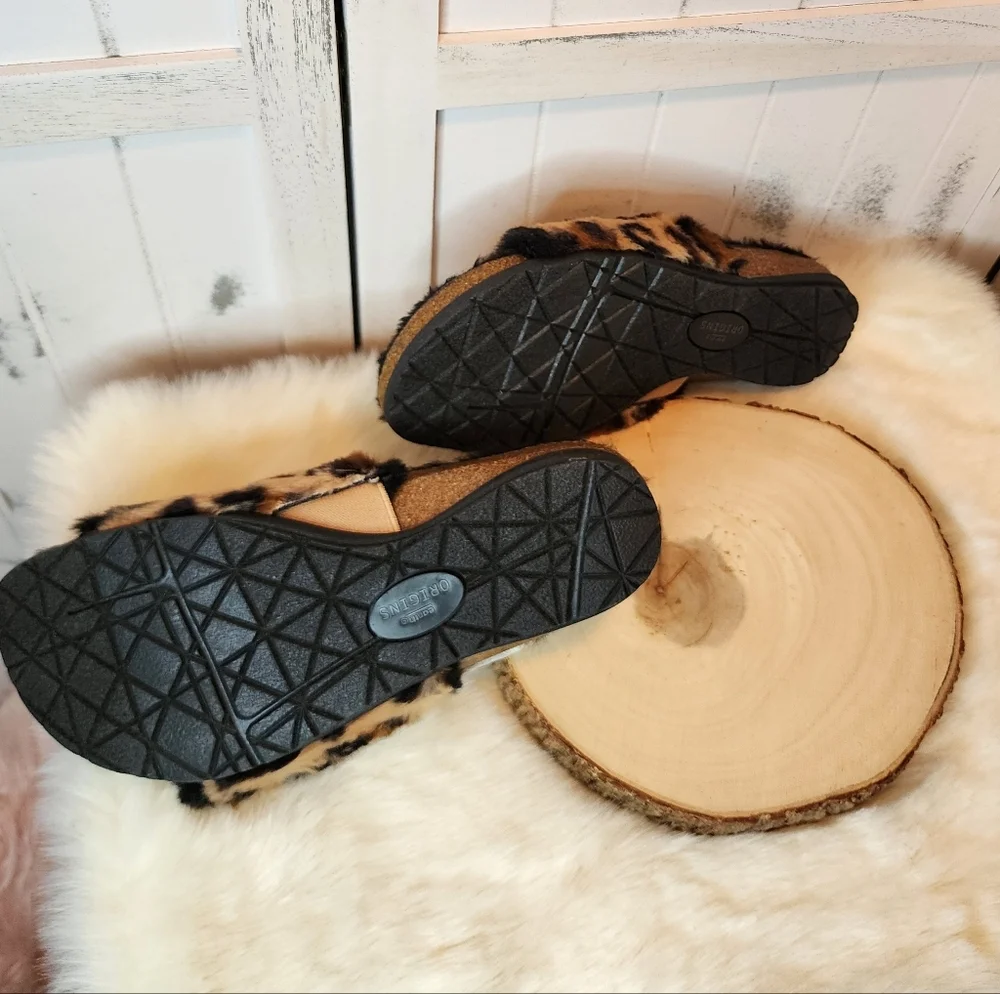 Earth Origins OLLI Leopard Faux Fur Slides - Picture 4 of 5